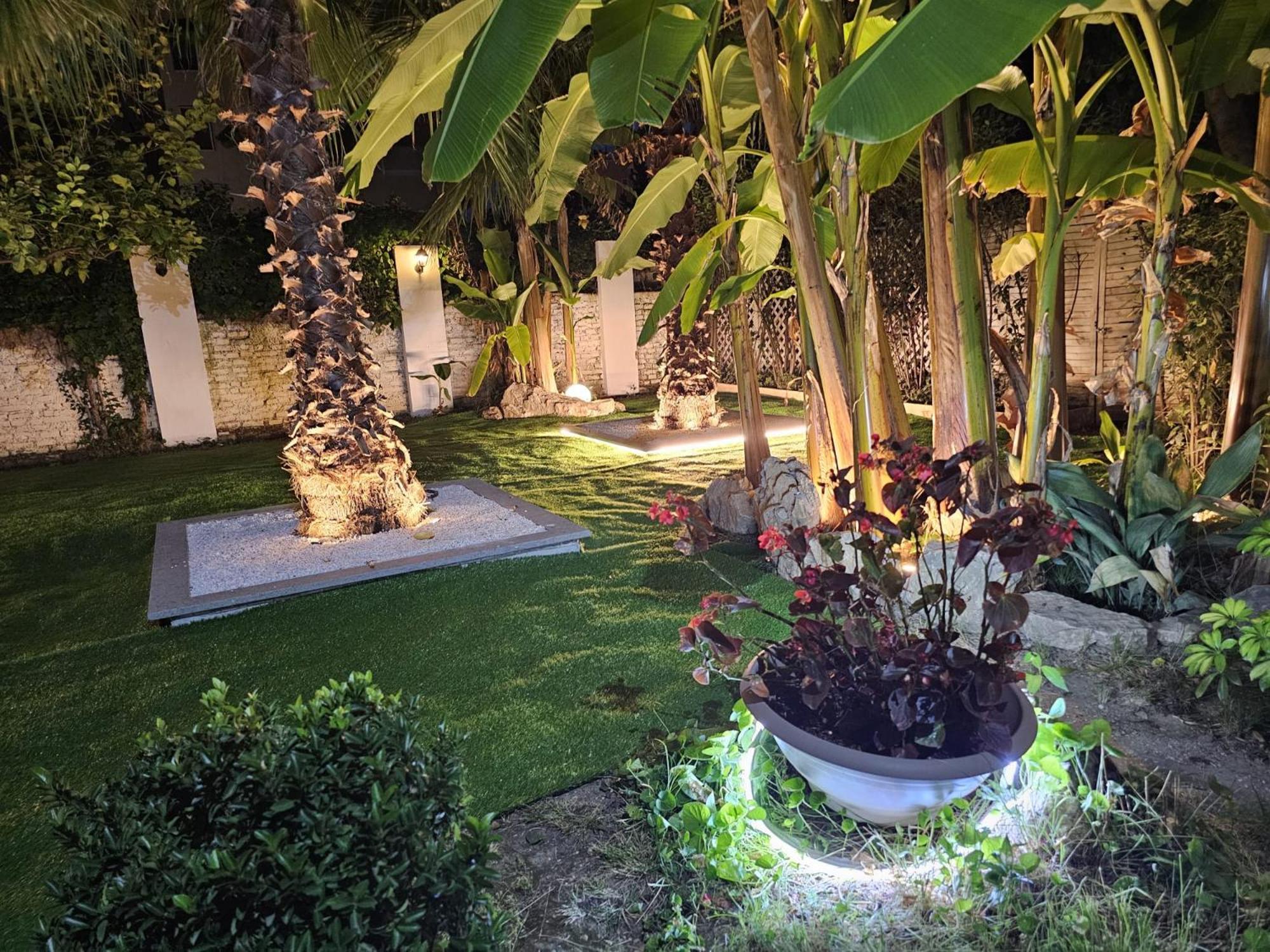 Astoria Golden House — Foto 1